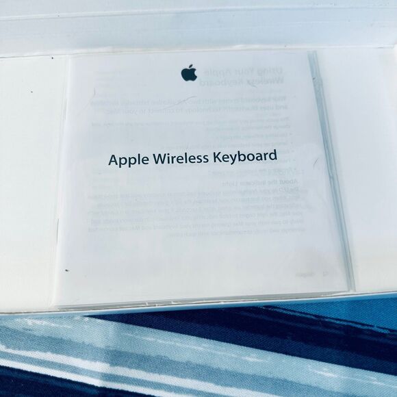 Apple Wireless Keyboard White Keys Aluminum Metal Base - Picture 5 of 12